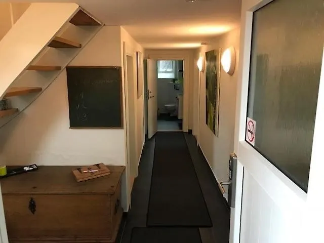Bed & Kitchen