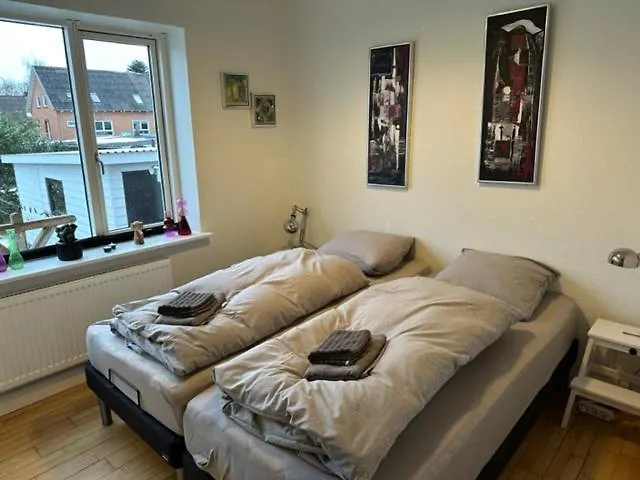 Bed & Kitchen
