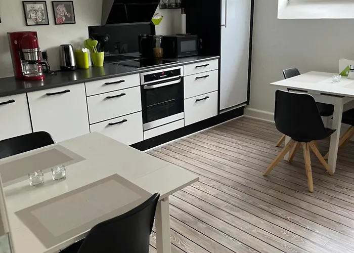 Bed & Kitchen