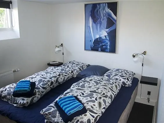 Bed & Kitchen